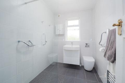 63 Ravenscourt Drive, Hornchurch, RM12 6HP