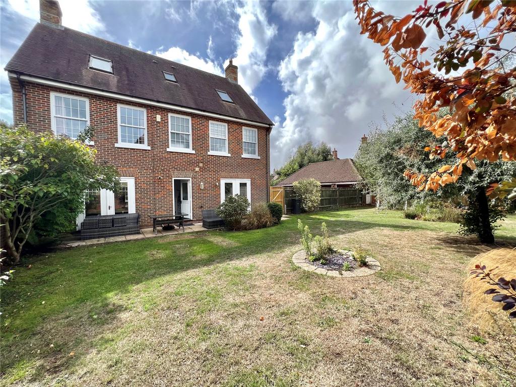 Taylor Drive, Throop, Bournemouth, Dorset, BH8 6 bed detached house for