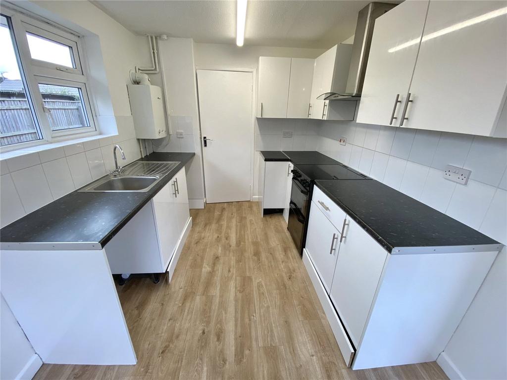 Riverdale Close, Fordingbridge... 3 bed bungalow £1,400 pcm (£323 pw)