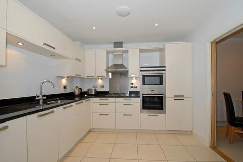 2 bedroom flat to rent, Packhorse Road, Gerrards Cross, Buckinghamshire