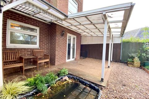 102 Beaconsfield, Brookside, Telford, TF3 1NH