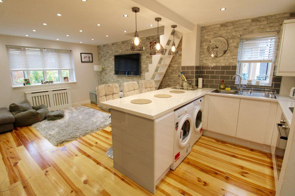 Farthingale Court, Waltham Abbey, EN9... 2 bed flat £270,000