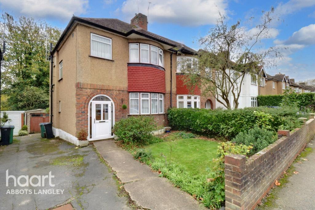 Woodmere Avenue, Watford 3 bed semidetached house £500,000