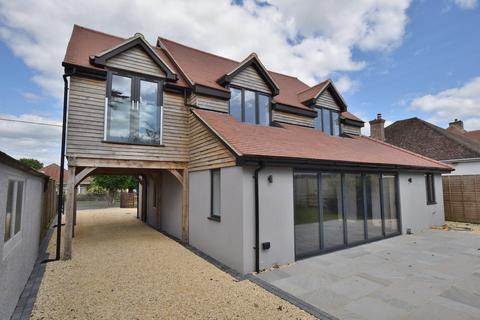 4 bedroom detached house for sale - Moorland Avenue, Barton On Sea, Hampshire. BH25 7DB