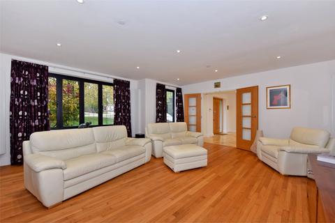 7 bedroom detached house to rent, Burnham Avenue, Beaconsfield, Buckinghamshire, HP9