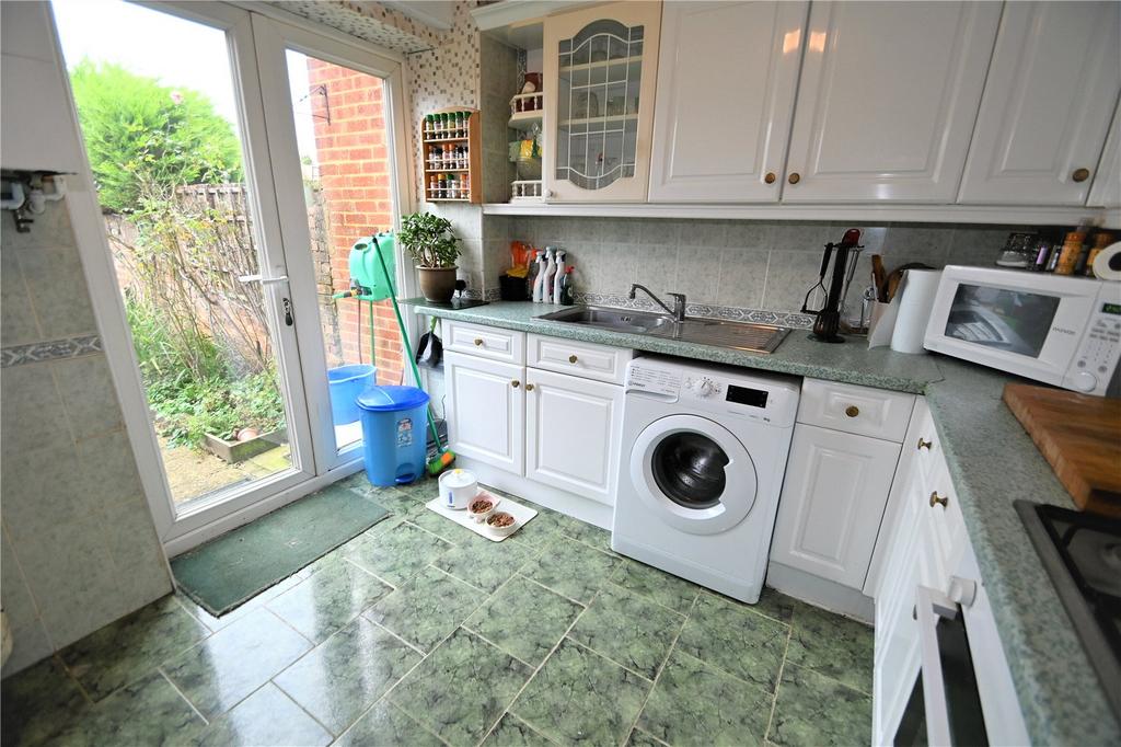 Minster Way, Langley, Berkshire, SL3 3 bed terraced house for sale £