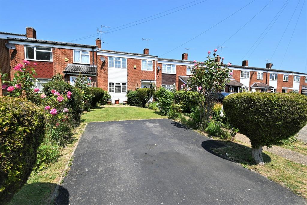 Minster Way, Langley, Berkshire, SL3 3 bed terraced house for sale £