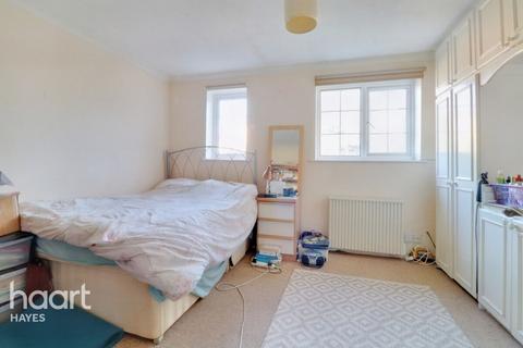 37 Badgers Close, Hayes, UB3 1LQ