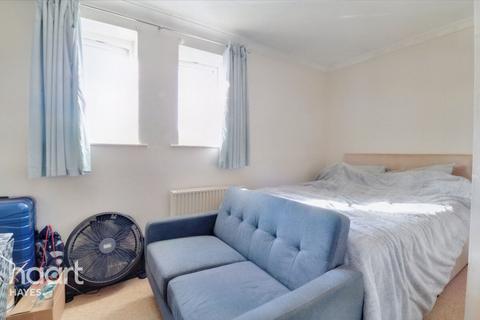 37 Badgers Close, Hayes, UB3 1LQ