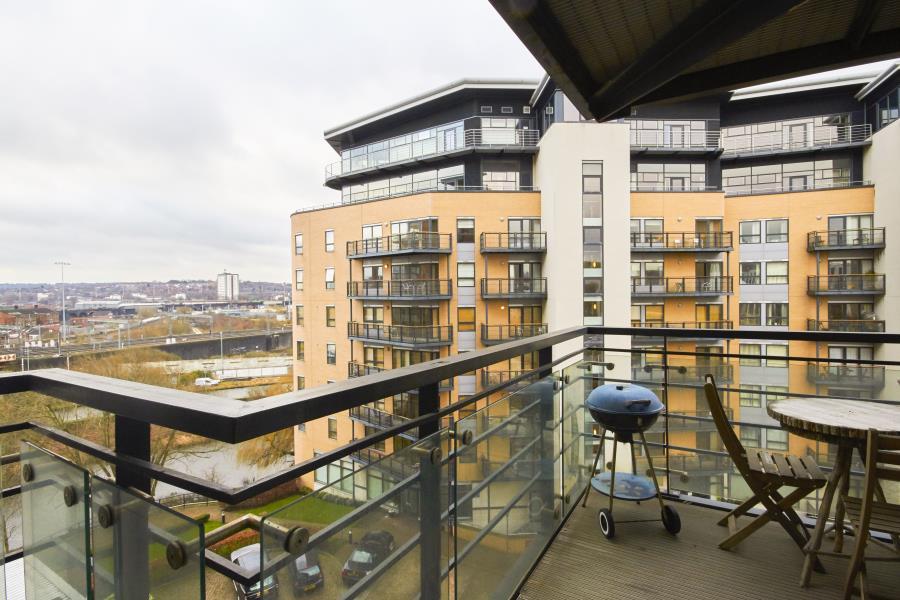 WHITEHALL WATERFRONT, LEEDS LS1 4EF 2 bed apartment £1,150 pcm (£265 pw)
