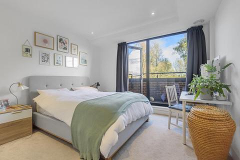 2 bedroom flat for sale - Knaresborough Drive, Earlsfield