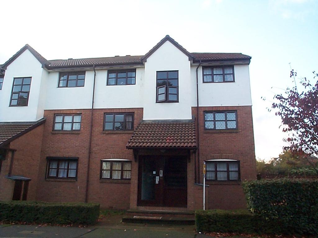 Cooper Close, Saxon Park, Greenhithe, Kent 1 bed flat to rent £875 pcm (£202 pw)