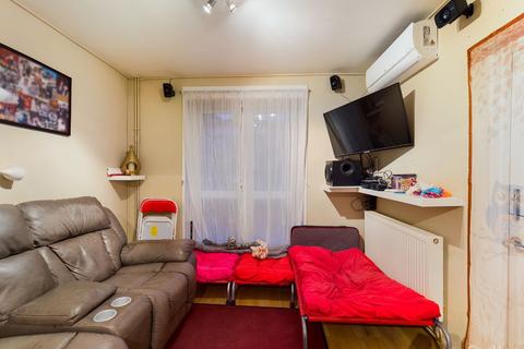 85 Broadcoombe, South Croydon, CR2 8HR