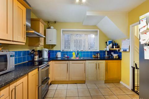 85 Broadcoombe, South Croydon, CR2 8HR