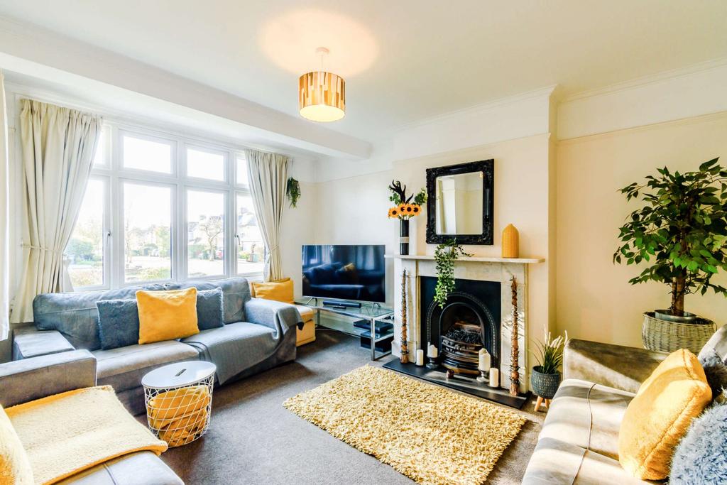 Barrow Point Avenue, Pinner, HA5 4 bed semidetached house £995,000