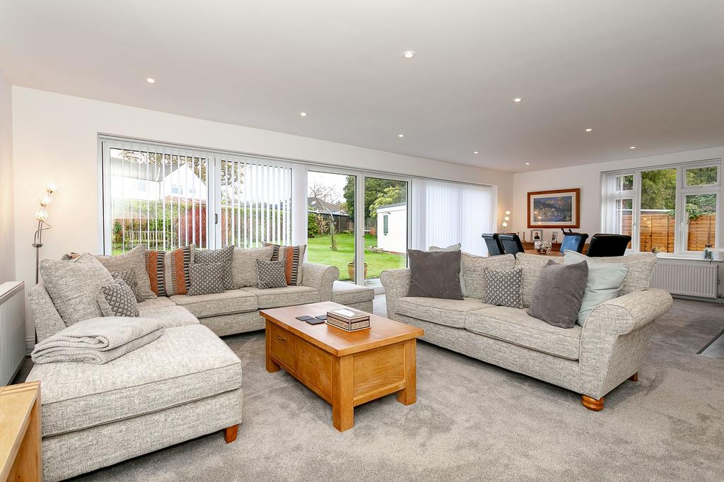 Forest Grove, Harrogate, HG2 3 bed detached bungalow £450,000