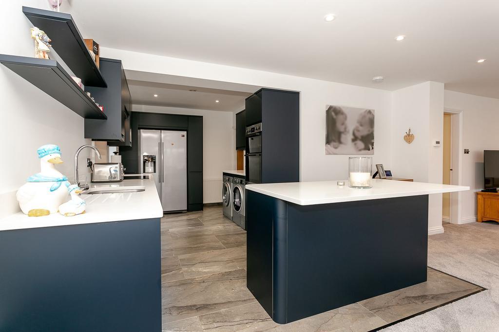 Forest Grove, Harrogate, HG2 3 bed detached bungalow £450,000