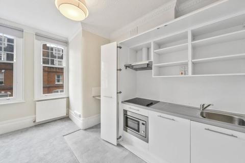 Studio to rent, Egerton Gardens, London, SW3