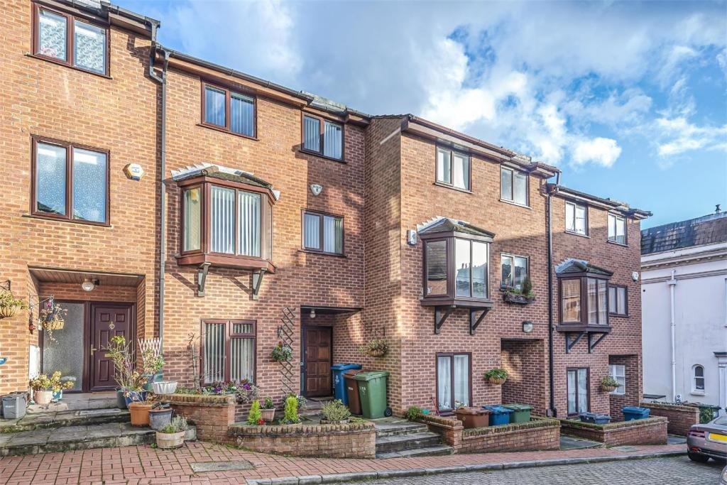 Harrow Fields Gardens, Harrow 4 bed terraced house £2,650 pcm (£612 pw)