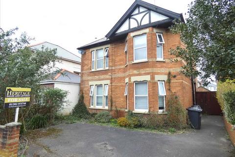 4 bedroom detached house to rent, Vicarage Road, Winton, Bournemouth