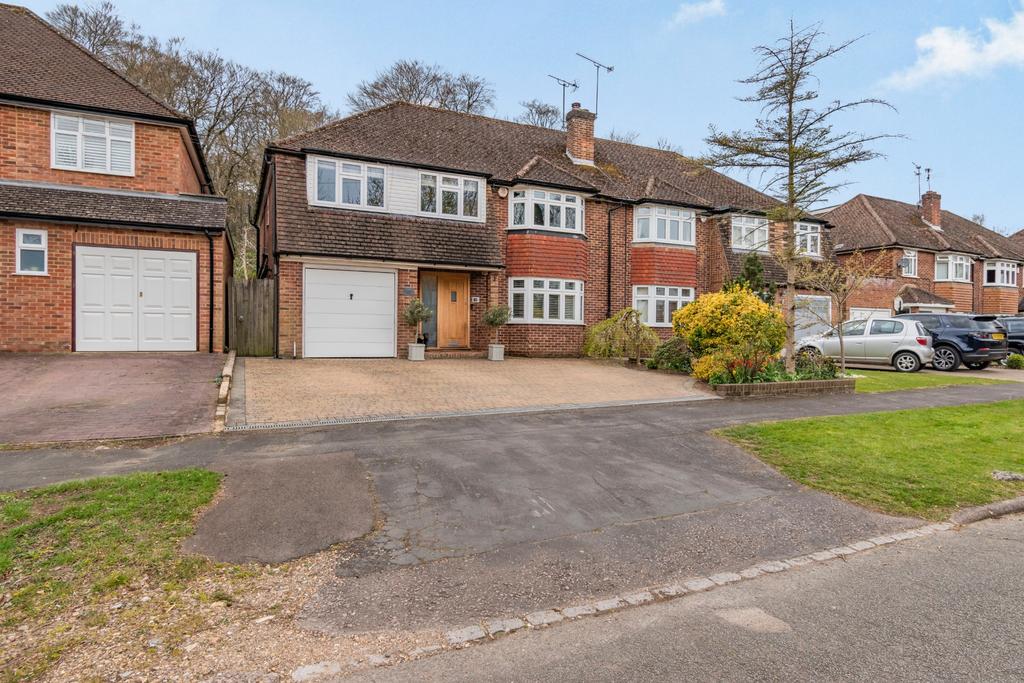 Whitelands Avenue, Chorleywood, WD3 4 bed semidetached house £1,050,000