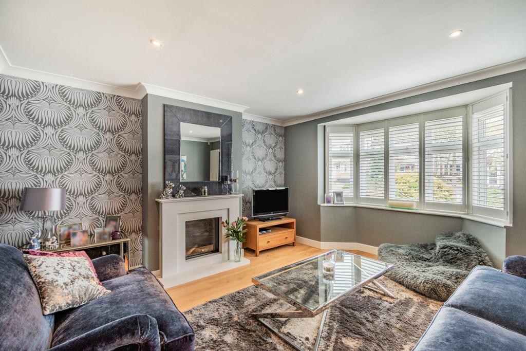 Whitelands Avenue, Chorleywood, WD3 4 bed semidetached house £1,050,000