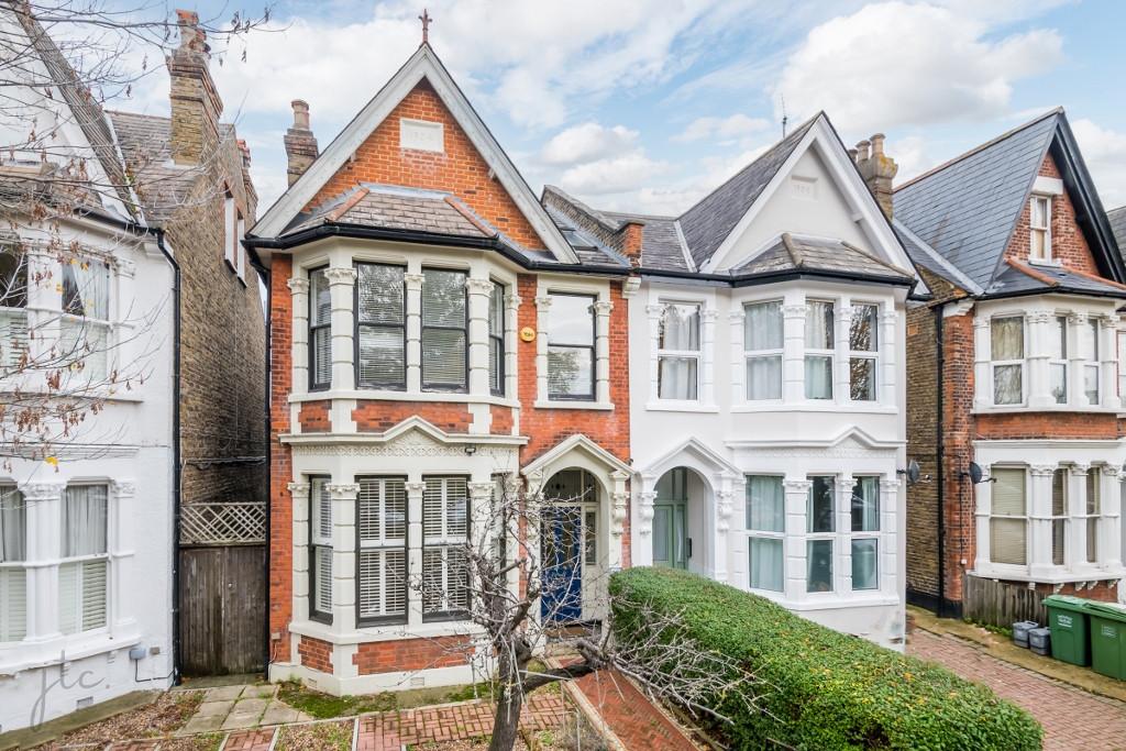 Culverley Road, Catford, London, SE6 5 bed semidetached house £3,000
