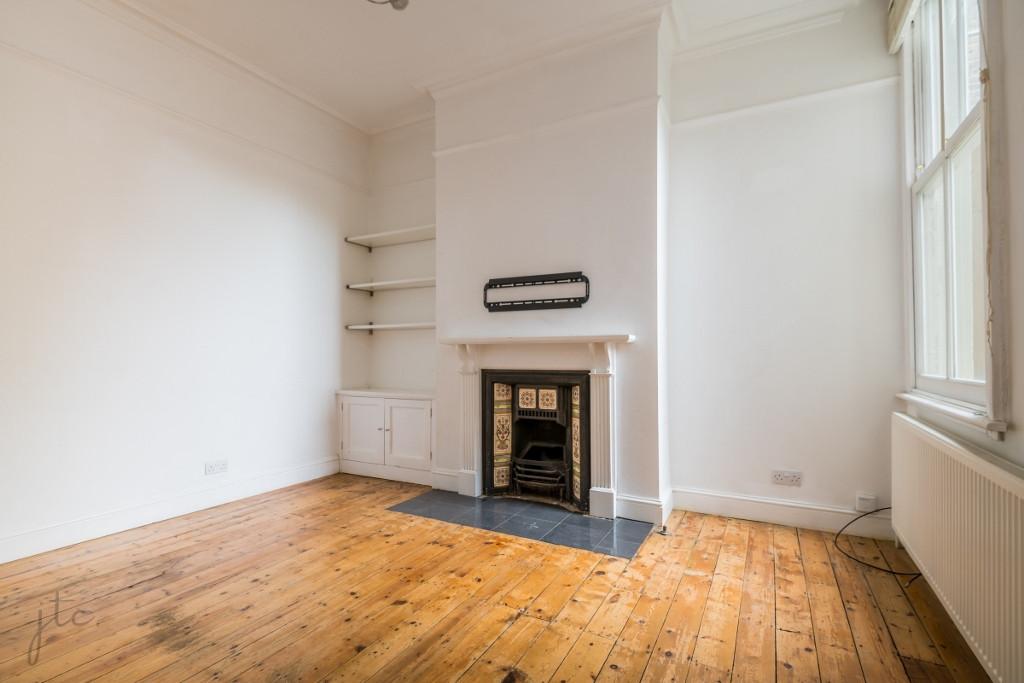 Culverley Road, Catford, London, SE6 5 bed semidetached house £3,000