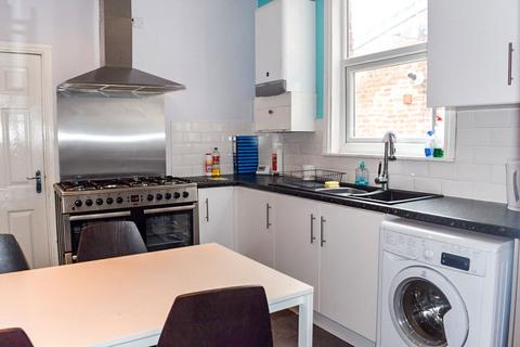 4 bedroom terraced house to rent, Furness Road, Fallowfield, M14