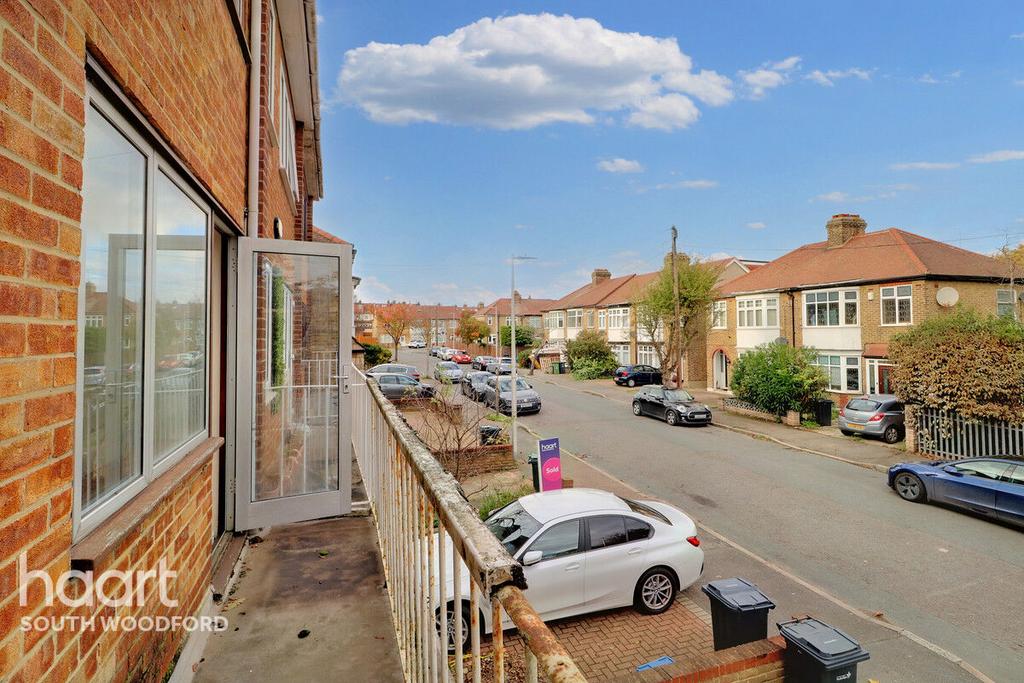 Rose Avenue, South Woodford, London, E18 3 bed terraced house £525,000