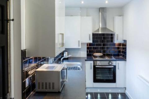 3 bedroom house share to rent - Hinton Street, Kensington
