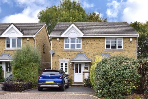 2 bedroom semi-detached house to rent, Woldham Place Bromley BR2