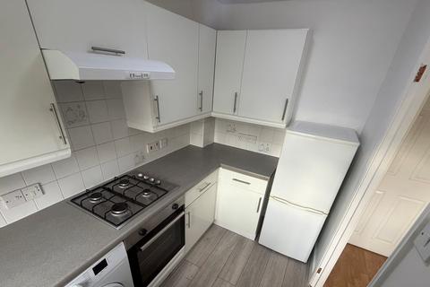 2 bedroom semi-detached house to rent, Woldham Place Bromley BR2