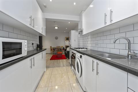 2 bedroom flat for sale - Gilbert Grove, Edgware, Middlesex