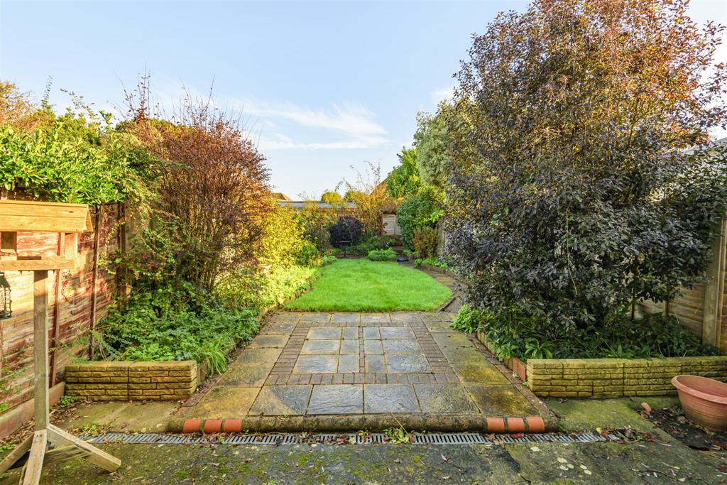 Fontwell Road, Selsey, PO20 3 bed terraced house £325,000