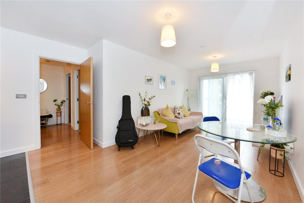 25 Barge Walk, Greenwich, London, SE10 2 bed apartment £560,000