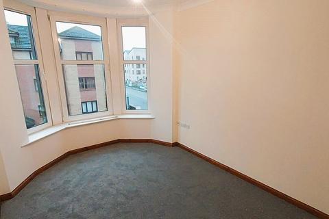 2 bedroom flat to rent, Flat 2/3, 7 Greenlaw Road, Glasgow