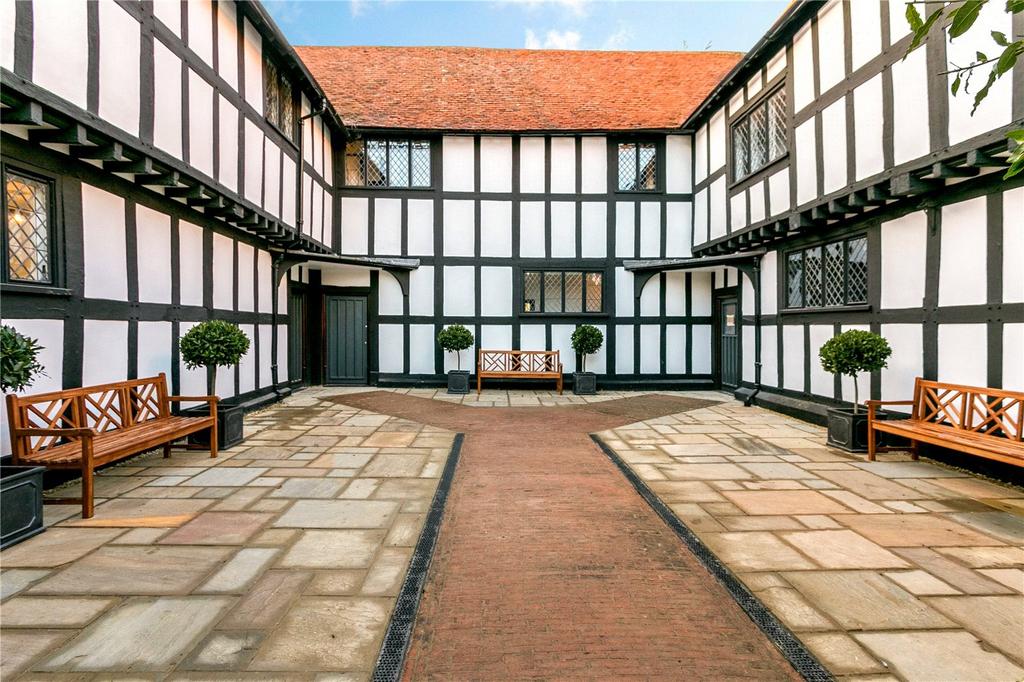Windsor End, Beaconsfield, Buckinghamshire, HP9 2 bed apartment for