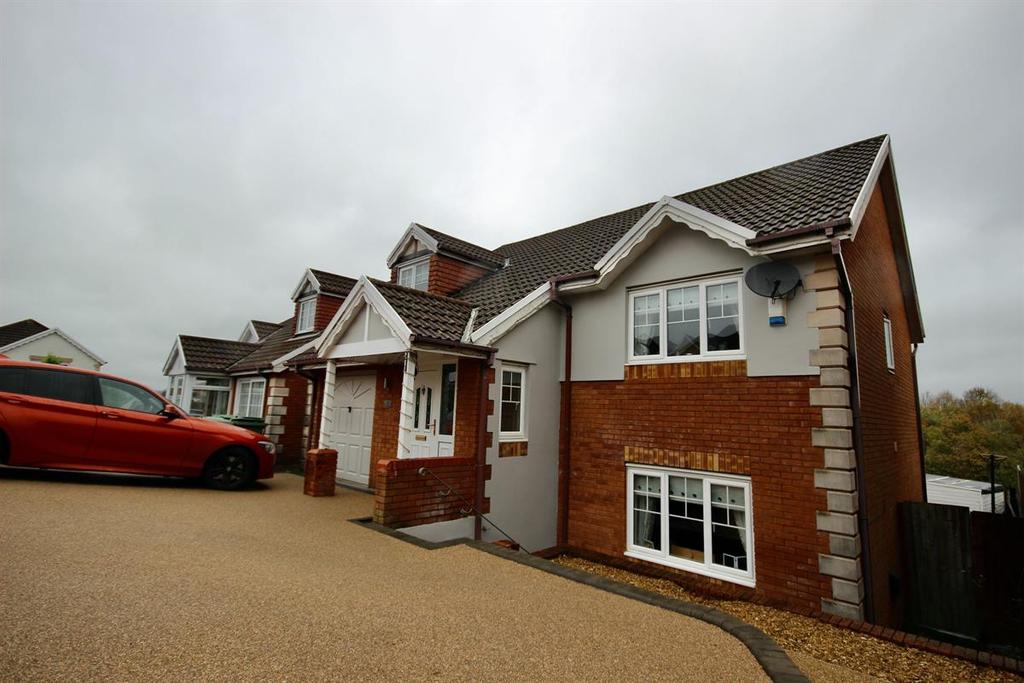 Gellideg Isaf Rise, Maesycwmmer, Hengoed 4 bed detached house for sale