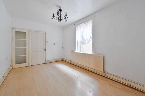 2 bedroom flat for sale, Caistor Road, Clapham South, London, SW12