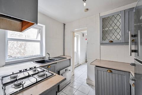 2 bedroom flat for sale, Caistor Road, Clapham South, London, SW12