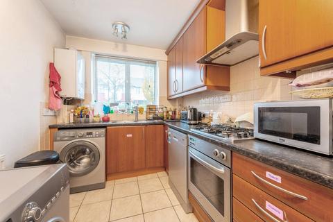 8 Westmount Court, London, W5 3AE
