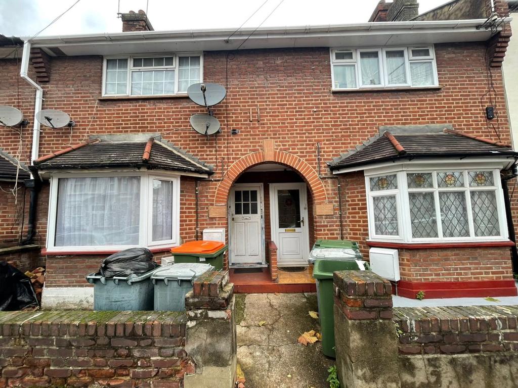 Goldsmith Avenue, East Ham 1 bed flat for sale £190,000