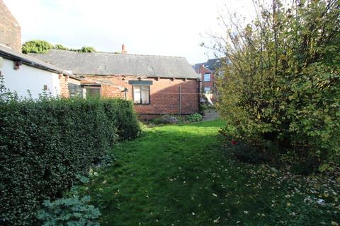 2 bedroom bungalow for sale - St. Georges Road, Barnsley