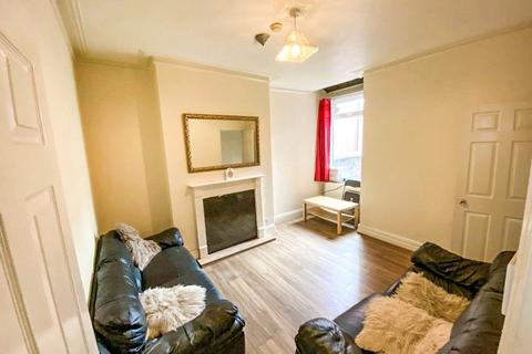 4 bedroom terraced house to rent, Landcross Road, Fallowfield, M14