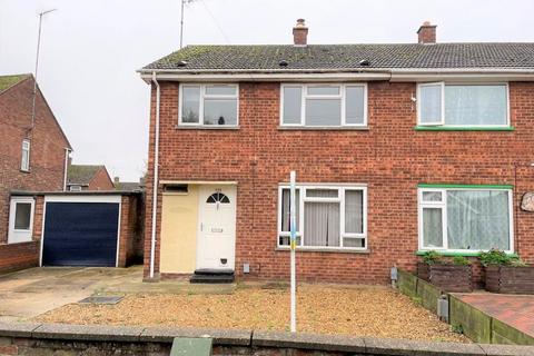 3 bedroom semi-detached house to rent, Osborne Road, Wisbech