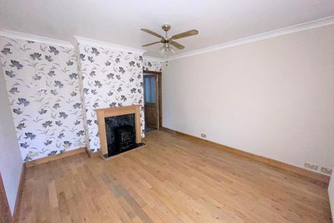 3 bedroom semi-detached house to rent, Osborne Road, Wisbech