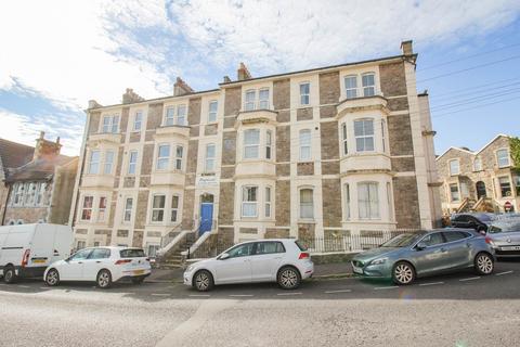 3 bedroom apartment for sale, Centrally Located*Lift & Stair Access*3 Double Bedrooms*En Suite & Walk in Wardrobe*
