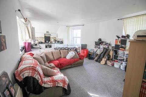 3 bedroom apartment for sale, Centrally Located*Lift & Stair Access*3 Double Bedrooms*En Suite & Walk in Wardrobe*