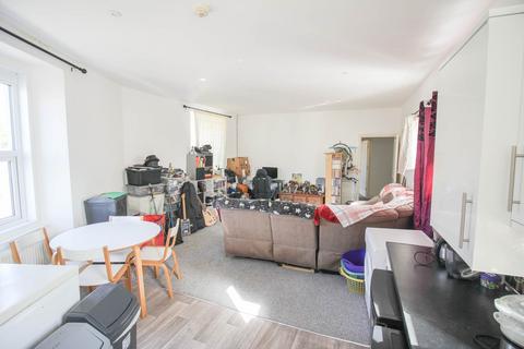 3 bedroom apartment for sale, Centrally Located*Lift & Stair Access*3 Double Bedrooms*En Suite & Walk in Wardrobe*